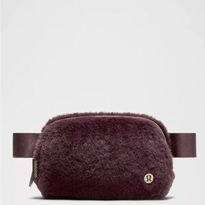 Lululemon Everywhere Belt Bag Plush Fleece- Black Plum/Gold